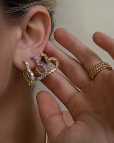 Gold Earring Jewellery, Pretty Jewellery Gold, La Jewelry, Sensitive Ears Earrings, Dope Jewelry Accessories, Bling Earrings, Luv Aj, Heart Hoop Earrings, Ear Earrings