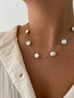 Layered Necklaces Outfit, Pearl And Gold Necklace, Necklace Outfit, Jewelry Photography, Jewelry Inspo, Ring Bracelet, Layered Necklaces, Jewelry Care, Pearl Necklace