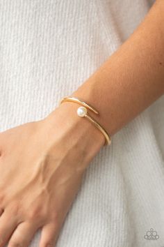 Modern Gold Pearl Bracelet, Modern Gold Pearl Bracelets, Rings Brand, Pearl Bangle Bracelet, Pearl Bracelet Gold, Pearl Jewelry Design, Gold Bars, Modern Bracelets