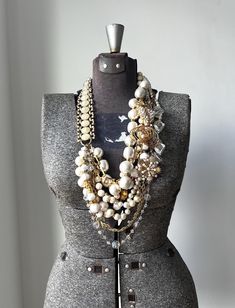 As we head into fall, who doesn't love a classic over the top pearl statement necklace?!  This piece is just that and I enjoyed every minute of putting this classic piece together.  Starting from the left is a stunning repurposed vintage confetti lucite bracelet.  The strands are composed of several repurposed vintage lucite, glass, and cotton pearls from the 50's-60's!  Repurposed vintage rectangular chain and a brighter gold filigree textured chain are incorporated just to bring out more of th Pearls Outfit Casual, Pearls Outfit, Pearl Outfit, Shabby Chic Wardrobe, Top Pearl, Necklace Art Deco, Lucite Bracelets, Pearl Statement Necklace, Necklace Art