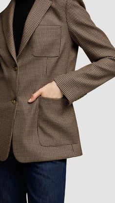 Our Weekend Blazer is made from Seasonless Wool. This quintessential outerwear piece features multiple pockets both at the exterior and interior, in addition to a classic fit and a two-button closure. Timeless Outerwear With Notch Lapel And Patch Pockets, Classic Sport Coat With Patch Pockets, Classic Sport Coat With Patch Pockets And Suit Collar, Classic Sport Coat With Suit Collar And Patch Pockets, Brown Sport Coat With Concealed Placket For Office, Elegant Brown Blazer With Patch Pockets, Business Outerwear With Lapel Collar And Patch Pockets, Elegant Outerwear With Patch Pockets For Business Casual, Classic Brown Tweed Jacket With Patch Pockets