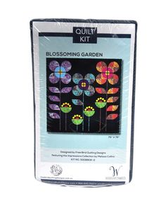 the quilt kit is designed to look like flowers