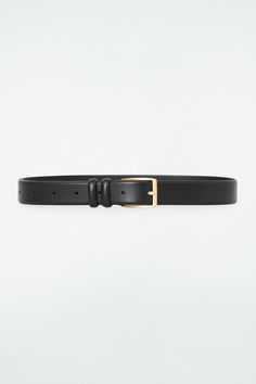 No modern wardrobe is complete without a classic black belt. This one has been crafted in Italy from chrome-free leather that has a slight sheen, and fastens with a rectangular silver-tone buckle. 100% Leather Total length of size XS/S is 33.46", Total length of size M/L 38.18" Belts Old Money, Good Belt, Simple Belt, Curly Wurly, Winter Capsule, Winter Capsule Wardrobe, 2024 Christmas, Women Magazines, Black Leather Belt