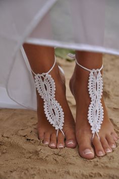 Bridal Barefoot Sandals-White crochet barefoot by barmine on Etsy Foot Jewelry Beach Wedding, Bridal Foot Jewelry, Summer Wedding Shoes, Beach Wedding White, Beach Wedding Sandals, Beach Wedding Shoes, Crochet Barefoot Sandals, Barefoot Sandal, Crochet Wedding