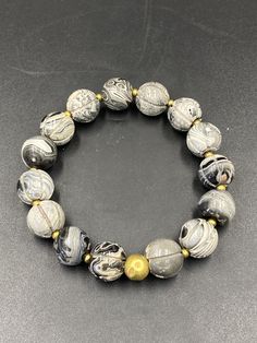 Beautiful carved sulemani babagoria agate beads round with 18k ancient genuine gold beads Beaded Animals, Coral Beads, Lovely Ring, Agate Beads, Gold Beads, Agate, Beaded Bracelets, Carving, Beads