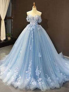 Ballkleid Ballkleider Blumenkleid Quinceanera Hofschleppe Kurzarm Herzausschnitt Spitze mit Falten Applikationen Blue Ball Gown, Ball Gown Prom Dress, Quinceanera Dresses Blue, Pretty Quinceanera Dresses, Strapless Evening Dress, Long Prom Gowns, Blue Ball, Blue Evening Dresses, Tulle Ball Gown