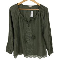 Hollister Blouse Top Green Tassel Lace Women Size Medium New Sku 3974 Casual V-neck Blouse With Tassels, Fringe V-neck Top For Fall, Spring V-neck Blouse With Tassel Ties, Casual V-neck Top With Fringe, Long Sleeve Fringe Tops For Summer, Casual Vacation Blouse With Fringe, Bohemian Fall Tops With Tassel Ties, Spring V-neck Top With Back Tassel Tie-up, Long Sleeve Fringe Top For Vacation