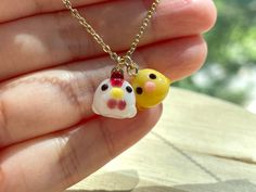 This mother chicken / baby chick necklace is cute and dainty, which is a perfect gift for kids and friends.  It is made of the following: 🔹 Chicken (Size: H10 x W12x D13 mm) & Baby Chick (Size: H8 x W11 x D11mm): It is handmade glass beads. There is 0.5-1mm variation in size and each bead is unique so there is a slightly different from bead to bead. 🔹 Necklace Chain and Bail: gold / silver plated over brass 🔹 Necklace Length: choose the exact length of the chain (the length includes clasp and Baby Chick, Handmade Glass Beads, Miniature Gift, Baby Chicks, Brass Necklace, Gift For Kids, Necklace Chain, Necklace Length, Bead Necklace