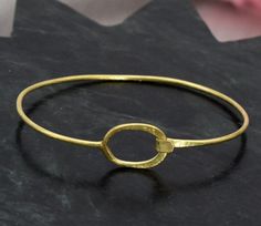 This is a beautiful bangle made of brass. It is very minimalistic and can be combined very well. Our brass products are all handmade and are therefore unique. Therefore, their execution may differ slightly from the picture. Oval Bangle, The Bangles, Bangles Making, Gmail Com, Bangle Bracelets, Beauty Book, Jewelry Bracelets, Etsy Accessories, Bangles