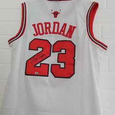 Great gift for fans and collectors. An exact replica of the white Chicago Bulls basketball jersey with the legendary number 23, hand-signed by Michael Jordan. This collectible jersey is a genuine item for true basketball fans and admirers of Jordan's legacy. Each signature is hand-applied and comes with a certificate of authenticity, confirming the exclusivity of this unique piece. Chicago Bulls Jersey, Bulls Jersey, Chicago Bulls Basketball, Bulls Basketball, Basketball Fans, Sports Collectibles, Basketball Jersey, Chicago Bulls, Michael Jordan