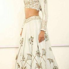 Catherine Tresa, Embroidery Lehenga, Desi Dress, Mehendi Outfits, Wedding Lehenga Designs, Lehenga Designs Simple, Traditional Blouse Designs, Choli Designs, Indian Dresses Traditional