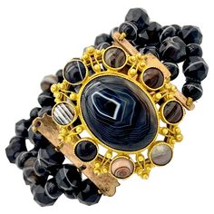 This stylish banded agate bracelet made up from 4 rows of fine agate beads comes with a beautiful clasp executed in gilt metal and Pinchbeek around 1830. Antique Bracelets, Bracelet Metal, Gold Jewelry Sets, Gold Bead Bracelets, Yellow Gold Jewelry, Onyx Bracelet, Chanel Vintage, Agate Jewelry, Agate Bracelet