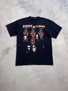 This vintage System of a Down T-shirt is a rare find for any fan of the band. The graphic print features the band's logo in bold black ink on a comfortable cotton material. With a crew neckline and short sleeves, this shirt is perfect for any season and occasion. The shirt is a size M and has a regular fit, making it a great addition to any wardrobe. Its 90s music theme is sure to turn heads and make a statement. Don't miss out on the chance to own this unique piece of band memorabilia. Size M (see measurements) From shoulder to shoulder - 50 cm From armpit to armpit - 51 cm The length of the back is 70 cm Condition 9/10🔥  See all photos and read description.   If you need any other information about postage, sizes, photos, etc., please contact me💌   I will be happy to help you🤝    Brow Grunge Short Sleeve T-shirt For Concert, Grunge Style Cotton Fan Merchandise T-shirt, Vintage Graphic Print T-shirt For Alternative Fashion, Band Merch Cotton T-shirt With Band Logo, Cotton Band Merch T-shirt With Logo, Band Logo Cotton T-shirt, Vintage Short Sleeve T-shirt For Music Festivals, Cotton Band Logo T-shirt Merch, Alternative Style Graphic Print Tops For Fans