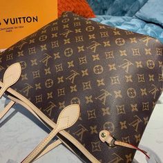 Louis vuitton Neverfull MM Tote Bag Monogram Canvas For Women, Women’s Handbags, Shoulder Bags 12.6in/32cm LV M40995 Rep 1:1 Size: 12.6 x 11.4 x 6.7 inches / 32 x 29 x 17 cm (Length x Width x Height) The Neverfull MM tote unites timeless design with heritage details. Made from supple Monogram canvas with natural trim, it is roomy yet not bulky, with side laces that cinch for a sleek allure or loosen for a casual look. Slim, comfortable handles slip easily over the shoulder or arm. Lined in color Neverfull Louis Vuitton, Lv Neverfull Mm, Lv Neverfull, Colorful Textiles, Louis Vuitton Neverfull Mm, Neverfull Mm, Canvas Handbags, Vuitton Neverfull, Evening Clutch Bag