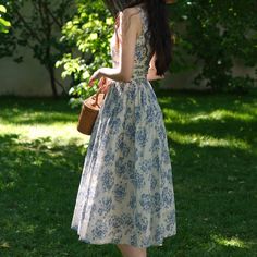 青墨の花模様ノースリーブワンピース Summer Cotton A-line Floral Dress, Summer Sleeveless A-line Dress With Floral Embroidery, Sleeveless Maxi Dress For Summer Garden Party, Summer A-line Sleeveless Dress With Floral Embroidery, Floral Print A-line Dress For Picnic, Fitted Sleeveless Floral Sundress, Sleeveless Midi Dress For Summer Garden Party, Fitted Sleeveless Summer Dress For Garden Party, Fitted Summer Sleeveless Dress For Garden Party