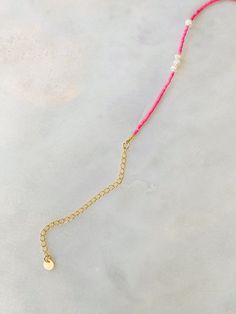 Trendy Gold Beaded Pearl Necklace, Adjustable Pink Pearl Necklace With Charm, Adjustable Pink Pearl Chain Necklace, Pink Pearl Beaded Necklace With Pearl Charm, Pink Dainty Pearl Chain Jewelry, Adjustable Pink Pearl Chain Jewelry, Pink Pearl Jewelry With Tiny Beads, Dainty Pink Pearl Beaded Necklaces, Pink Pearl Chain Beaded Necklaces With Round Beads