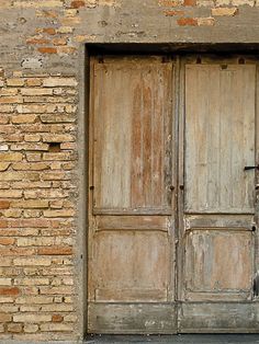 Vintage Rustic Door Photography Backdrop - Rustic wooden door and weathered brick wall backdrop for vintage and rustic-themed photoshoots. Distressed Brick Wall, Distressed Brick, Portable Backdrop, Door Photography, Door Backdrops, Rustic Door, Rustic Backdrop, Brick Texture, Paper Backdrop