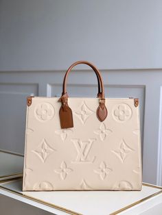 Size: Standard Size It comes with Dust box, Care manual, Tag, and Paper bag. Luis Viton, Girly Bags, Bag Ideas, Fashion 2024, Beauty Ideas, Vuitton Bag, Cute Bag, New Handbags, Designer Bags