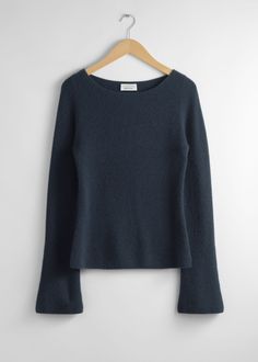 Ribbed cashmere knit sweater with a fitted silhouette and bell sleeves.• Boat neck• 100% cashmere certified according to the Good Cashmere StandardLength of sweater: 59cm / 23.2" (Size S) Cashmere Jumper, Mode Inspo, Mode Streetwear, Fashion Story, Knit Jumper, Sweater Sleeves, Dream Clothes, Cashmere Sweater, Bell Sleeve