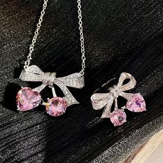 Such a sweet and temperamental set decoration, the design of bowknot cherry, and the overall bowknot is even more sparkling with large pink zircons slightly inlaid with zirconium, so that the matching of necklace and ring set will save you the trouble of matching. Valentine's Day Crystal Jewelry Sets Gift, Crystal Jewelry Sets For Gifts, Pink Jewelry Sets For Valentine's Day, Pink Bow Jewelry Gift, Feminine Party Jewelry With Pink Bow, Gift Jewelry Sets With Clavicle Chain, Pink Feminine Jewelry With Bow, Feminine Pink Jewelry With Bow, Pink Jewelry Sets For Mother's Day