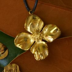 This intricately gardenia influenced flower pendant with faux leather adjustable necklace. This necklace is perfect for everyday wear and special occasions alike, with its smooth and stylish construction. With adjustable length, it is sure to complement any outfit. Measurement: Necklace: Approx. 25" Floral Pendant 4cm 18K Gold Stainless Steel Faux Wax Leather Necklace 100% Eco-Friendly; No Nickel, Chromium and Lead Water-resistant, sweat-proof, hypoallergenic and tarnish-free. You can work out i Black Leather Necklace, Floral Pendant, Sweat Proof, Adjustable Necklace, Polish Jewelry, Leather Necklace, Steel Jewelry, Flower Pendant, Stainless Steel Jewelry