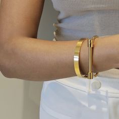 Our Screw Cuff Bangle in gold is the perfect stacking bangle. It features a high polished glossy design for a minimalist look. You can wear this minimalist bangle alone or stacked. Add a touch of sleek elegance to your outfit with our Screw Cuff Bangle. Its minimalist design is perfect for stacking with your other favourite accessories, or wearing alone for a sophisticated and effortless look. With its high polished finish, this bangle is sure to catch the eye and complete your style. This item Christmas Gifts For Teenagers, Minimalist Bangle, Bracelet Minimalist, Gold Armband, Stacked Bangles, Layered Jewelry, Jewellery Gift, Statement Bracelet, Body Jewellery