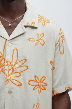 Latin America Fashion, Mens Embroidery Shirts Design, Mens Shirt With Embroidery, Interesting Shirt Designs, Men Embroidery Shirts, Linen Button Up Outfit, Embroidery Designs For Men, Mens Embroidered Shirt, Floral Menswear