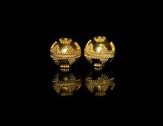 Two superbly handcrafted 22 karat gold vermeil granulation beads. Diameter is 12mm. Hole size is 2mm Weight is 6.3 grams. Hole size is 2mm Don't hesitate to contact me if you have nay questions about the bead-making process here in Bali. Check out our other 22 carat Gold Vermeil beads: https://www.etsy.com/shop/KartiniStudio?section_id=16821428&ref=shopsection_leftnav_5 Gold Jewelry With Large Round Beads, Handmade Yellow Gold Beaded Bracelets With Round Beads, Gold Beaded Bracelet With Large Beads For Gift, Gold Beaded Bracelets With Large Beads As Gift, Gold Beaded Bracelets With Large Beads, Gold Oval Polished Beads, Traditional Gold Beaded Bracelets For Jewelry Making, Spiritual Gold Beaded Bracelets With Large Beads, Gold Rondelle Faceted Beads