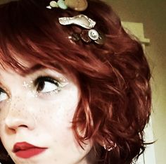 #me #selfie #face #red #redhead #redhair #ginger #makeup #makeupideas #eyeliner #eyelinerideas #buttons #diy #crafts #hairclips Amber Aura, Ginger Makeup, Genshin Ocs, Casual Oufits, Unorganized Idea, Cozy Aesthetic, Orange Hair, Amazing Spiderman, Autumn Aesthetic