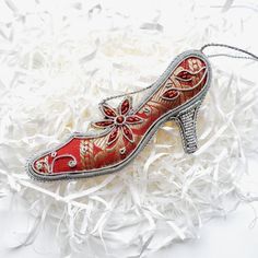 Embroidered womens red and silver shoe Christmas hanging ornament BoutiqueByMariam. Vanity Drawer, Wine Gift Tags, Shoe Ornaments, Thread Necklace, Afghan Jewelry, Holiday Shoes, Christmas Tree Wreath, Embroidered Shoes, Indian Necklace