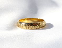 "Thick, vibrant, and durable. This floral gold ring is beautiful enough to be worn alone or stacked with other rings. Handmade in high-quality 14k gold fill and can be worn while washing hands or in the shower! Comfortable and durable for everyday wear and it will maintain its shine for a long time. This beautifully detailed gold ring makes the perfect gift! Made to order just for you or your loved one.  Handmade in Los Angeles, California! Packaging: Comes in a gift box, perfect for gifting! Ri Ring Simple Gold, Simple Gold Ring, Thick Gold Ring, Gold Ring Stacking, Wedding Band Gold, Thick Ring, Gold Rings Simple, Fellowship Of The Ring, Stack Ring