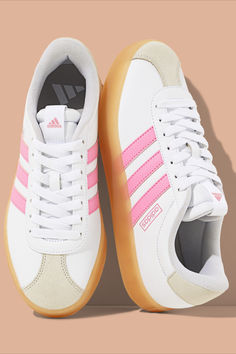 The hottest sneaker of the season is now in pink. Adidas Gazelles, Pretty Sneakers, Shoes For School, Back To School Shoes, Trendy Shoes Sneakers, Cute Nike Shoes