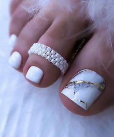 Foot Nail Designs, White Toe Nail, Nike Ideas, Summer Nailart, Cute Pedicures, Lifestyle Jewelry, Feet Nail Design, Pedi Ideas