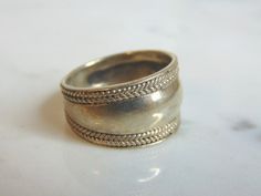 FOR SALE IS THIS WONDERFUL WOMENS VINTAGE ESTATE STERLING SILVER MODERNIST RING. THE RING WEIGHS 6.2g, AND IS A SIZE 7.75. ANY QUESTIONS PLEASE DO NOT HESITATE TO ASK. BE SURE TO CHECK OUT SOME OF MY OTHER GREAT ITEMS UP FOR SALE. THANK YOU. IF THERE ARE ANY ISSUES PLEASE CONTACT US, WE'RE ALWAYS HAPPY TO TRY TO HELP YOU OUT AS BEST AS WE CAN. Vintage Engraved Wide Band Ring For Wedding, Vintage Wide Band Engraved Wedding Ring, Vintage Engraved Wide Band Wedding Ring, Vintage Hallmarked Wide Band Ring For Formal Occasions, Vintage Wide Band Ring For Formal Occasions, Vintage Wide Band Hallmarked Rings, Vintage Hallmarked Wide Band Ring, Vintage Gold Wide Band Ring, Snake Ring Silver