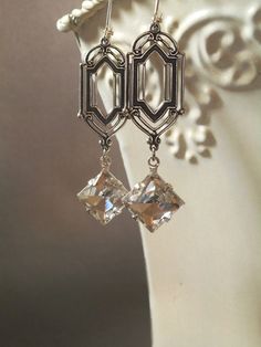 These Art Deco style vintage glass dangles are the perfect earrings for a Great Gatsby themed wedding. They were inspired by the dazzling diamond Pbs Masterpiece, Vintage Jewelry 1920, 1920s Wedding Theme, Miss Fisher, Daisy Buchanan, 1920s Jewelry, Prom 2016, Great Gatsby Wedding, Deco Earrings