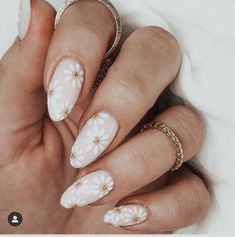 Nagellack Trends, Subtle Nails, Cute Gel Nails, Minimalist Nails, Classy Nails, Floral Nails, Short Acrylic Nails, Nail Arts, Flower Nails