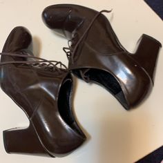 Robert Clergerie French Made Ankle Boots With Lace Up Strings Size 6,5 . Size Has Been Rubbed Off. Lace Up Short Boots. You Still Can Read Made In France. Patent Leather Tops. Leather Soles. 3.5” Block Heels.. Needs Heel Taps Redone Only. Wear Like In The Cover Photo With Socks And Rolled Up Jeans!!! With A Long Coat!! And You’re All Set! -/// Stacked Heel Block Heel Ankle Boots Ankle Booties Lace-Up Anthropologie Style Boho Oxfords Vintage Retro Pinup Rockabilly - T1 Backrdr Formal Pointed Toe Booties With Stacked Heel, Classic Round Toe Boots With 4-inch Heel, Classic Boots With 4-inch Heel And Round Toe, Vintage Lace-up Boots With Leather Sole For Formal Occasions, Formal Lace-up Boots With Rubber Heel Cap, Brown Pointed Toe Lace-up Boots For Formal Occasions, Classic Formal Booties For Fall, Formal Fitted Lace-up Boots With Rubber Heel Cap, Lace-up Stacked Heel Office Heels