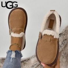 Daily Ideas, Mode Hippie, Flat Loafers, Plush Slippers, Blanket Knitting, Fashion Diy, Swag Shoes, Fabulous Shoes, Christmas 2023