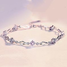 Clear Bracelet, Fancy Jewellery Designs, Sister Jewelry, Bracelets Design, Jewelry Accessories Ideas, Hand Bracelet, Classy Jewelry