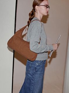 Composition : Nubuck Vegan LeatherColor : brownCountry of Origin : Republic of Korea Bag Light, Hobo Bag, Light Brown, Composition, Bag Lady, Shoulder Bag, The Originals