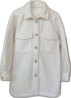 Cozy Button-up Shacket For Work, H&m White Outerwear For Fall, White H&m Outerwear For Fall, Cream Winter Shacket With Button Closure, White Buttoned Pockets Outerwear For Winter, Cream Shacket With Button Closure For Winter, Cozy White Outerwear With Button Closure, H&m Button-up Outerwear With Pockets, White Collared Shacket For Winter