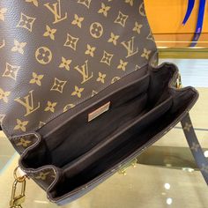 Peta Fashion Lu-Vi Bags - 16665 A+ Excellent Quality copies; Contact us if you've any questions in your mind. Pinterest Home, Louis Vuitton Bag, Contact Us, Luxury Bags, Fashion Bags, Clutch Bag, Mindfulness, Louis Vuitton, The Unit