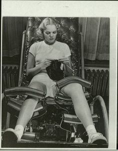 Vintage fitness machine Vintage Bizarre, Leg Roller, Bizarre Photos, Beauty Procedures, Exercise Machine, Beauty Regime, Historical Moments, Beauty Devices