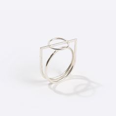 This high-polished brass ring is a finger-sized riff on the Möbius strip in polished brass. Mobius Ring, Architectural Jewelry, Sterling Silver Jewelry Rings, Silver Jewelry Necklace, Heart Shaped Rings, Geometric Ring, Jewellery Inspiration, Geometric Jewelry, Jewellery Ideas