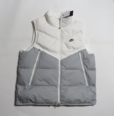 Gilet Outfit, Bubble Vest, Grey Puffer, Grey Vest, Family Pics, Vest White, Puffer Vest, Nike Sportswear, Sneakers Fashion