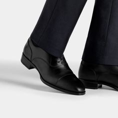 A classic pairing to formal suits, these timeless black Oxfords are crafted in Italy from supple Italian calf leather in a Blake stitch, and feature full leather lining and sole. Perfect White Shirt, Brown Derby, Tuxedo Shoes, Tuxedo Accessories, Black Tie Formal, Flannel Suit, Custom Made Suits, Black Oxfords, Classic Suit