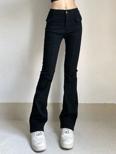 Description
Style: Casual/Street/Vintage/Y2K/Basics/Preppy
Fabric Content: Cotton Blend
Fit Type: Flare Leg
Description: These dark washed denim jeans shaped to a slim flare-leg silhouette. features flap pockets to the front. and has classic belt loops design. ended with a metal button zip fly.