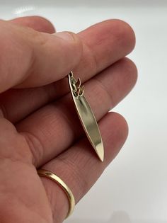 An authentic 3 fins surfboard pendant, Handcrafted in 14k solid gold, cleaned and polished to a shiny look.  This pendant can be Personalised to make it even more unique and personal.  An awesome gift to yourself or to someone you truly love who needs a reminder to check the waves each morning.  Great gift for any surfer girl, beach lover! Pendant Size: 37mm height 10.5mm width This is the bigger version of this surfboard pendant. For the smaller version follow the link below  https://www.etsy.c Surf Board Necklace, Surfboard Jewelry, Surfer Gifts, Surfboard Necklace, Ocean Pendant, Surf Necklace, Surfer Jewelry, Jewelry Ocean, Surf Jewelry