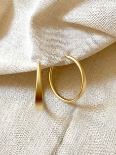 35mm, 25mm, 20mm Matte Endless Hoop Earrings - Etsy Minimalistic Gold Earrings, Solid Gold Hoop Earrings, Delicate Gold Hoop Earrings, Matte Gold Hoop Earrings, Fantasy Earrings, Nice Gifts, Snake Jewelry, Hoops Earrings, Classy Jewelry