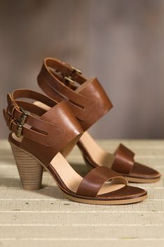 Easy summer days or evenings beg for the Karen Leather Sandal. For work or play, these everyday heeled sandals add clout to your casuals. Modern Heels, Best Shoes For Women, Brown Heeled Sandals, Work Sandals, Brown Sandals Heels, Trendy Heels, Wardrobe Goals, Best Shoes, Shoes Outfit